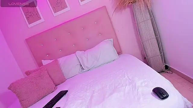 Snapshot of ANNIE_DOLCE_ chatting on October 25, 2025, 10:32 pm ANNIE DOLCE online show from October 25, 2025, 10:32 pm