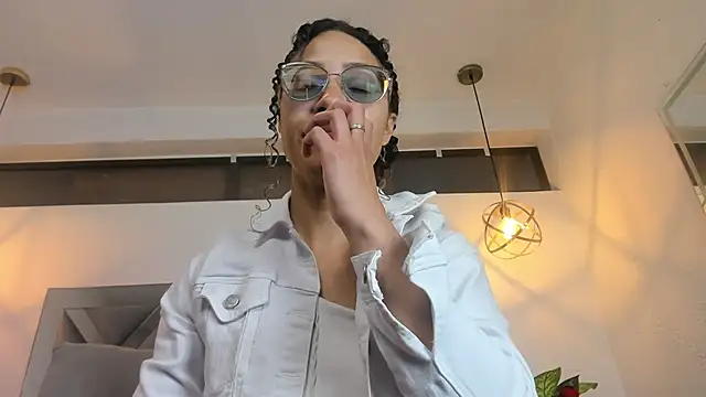 Snapshot of Hanna_Cornee_ chatting on December 14, 2025, 1:39 pm Hanna Cornee online show from December 14, 2025, 1:39 pm