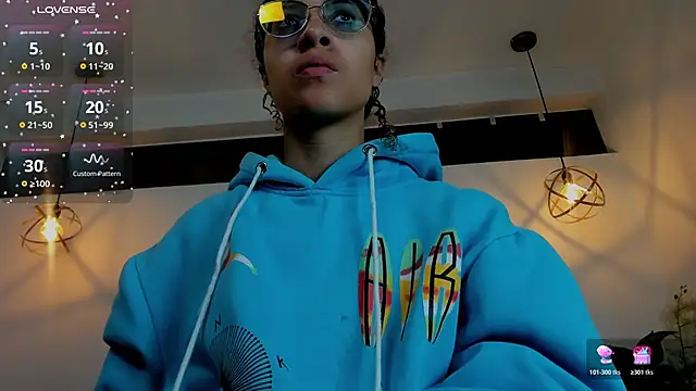 Snapshot of Hanna_Cornee_ chatting on December 4, 2025, 12:26 pm Hanna Cornee online show from December 4, 2025, 12:26 pm