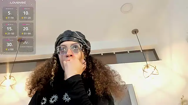 Snapshot of Hanna_Cornee_ chatting on November 24, 2025, 3:12 pm Hanna Cornee online show from November 24, 2025, 3:12 pm