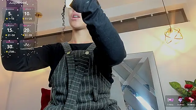 Snapshot of Hanna_Cornee_ chatting on November 29, 2025, 1:44 pm Hanna Cornee online show from November 29, 2025, 1:44 pm