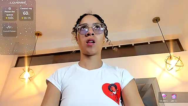 Snapshot of Hanna_Cornee_ chatting on October 10, 2025, 1:34 pm Hanna Cornee online show from October 10, 2025, 1:34 pm