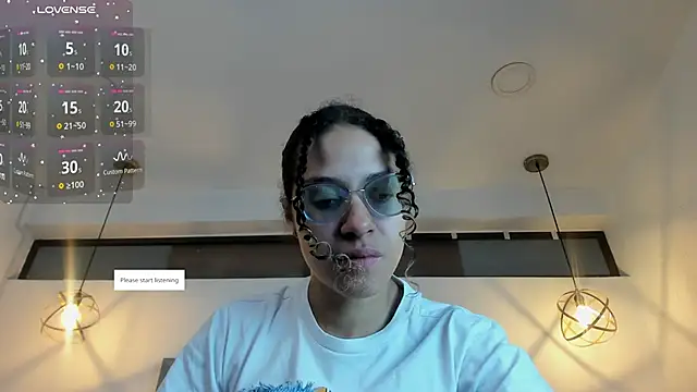 Snapshot of Hanna_Cornee_ chatting on November 5, 2025, 2:09 pm Hanna Cornee online show from November 5, 2025, 2:09 pm