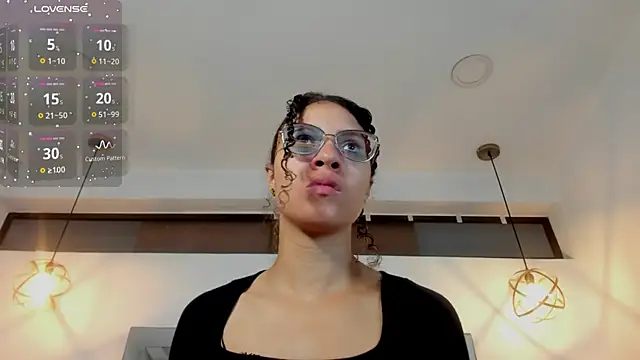 Snapshot of Hanna_Cornee_ chatting on November 20, 2025, 1:45 pm Hanna Cornee online show from November 20, 2025, 1:45 pm