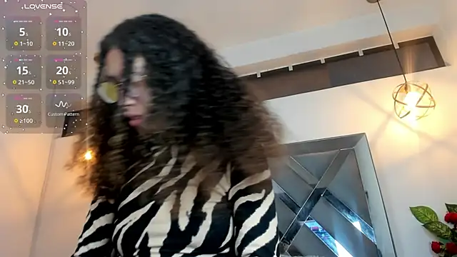 Snapshot of Hanna_Cornee_ chatting on December 1, 2025, 12:28 pm Hanna Cornee online show from December 1, 2025, 12:28 pm