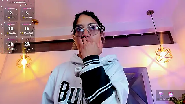 Snapshot of Hanna_Cornee_ chatting on October 8, 2025, 1:34 pm Hanna Cornee online show from October 8, 2025, 1:34 pm