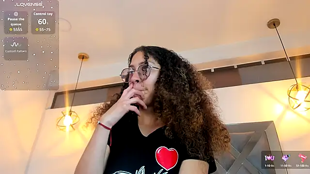 Snapshot of Hanna_Cornee_ chatting on October 9, 2025, 1:44 pm Hanna Cornee online show from October 9, 2025, 1:44 pm