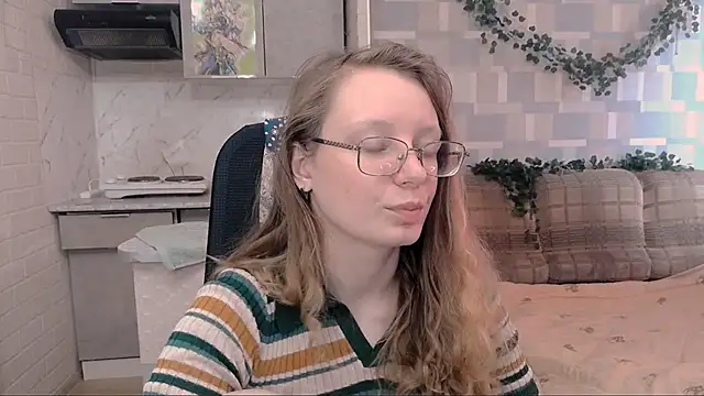 Snapshot of Rommia chatting on October 3, 2025, 7:43 am Rommia online show from October 3, 2025, 7:43 am