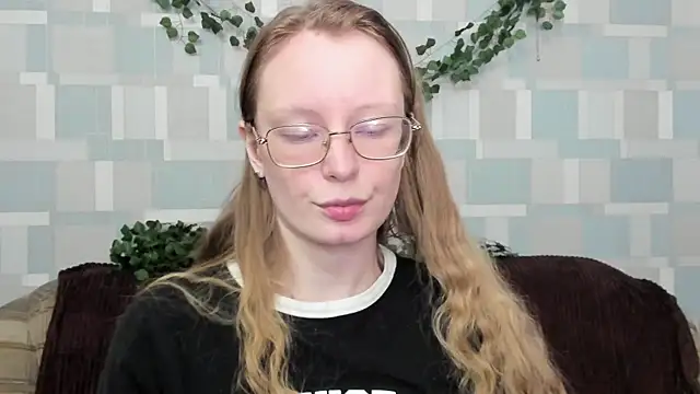 Snapshot of Rommia chatting on November 15, 2025, 9:08 pm Rommia online show from November 15, 2025, 9:08 pm