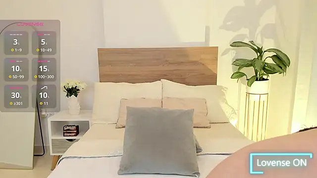 Snapshot of Lea_Joness chatting on November 13, 2025, 11:41 pm Lea Joness online show from November 13, 2025, 11:41 pm