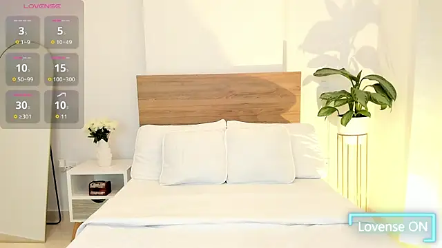 Snapshot of Lea_Joness chatting on December 15, 2025, 10:04 pm Lea Joness online show from December 15, 2025, 10:04 pm