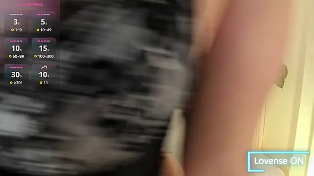 Snapshot of Lea_Joness chatting on October 23, 2025, 11:25 pm Lea Joness online show from October 23, 2025, 11:25 pm