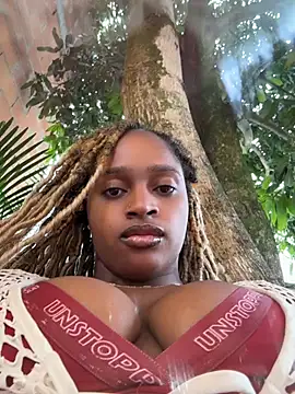 Snapshot of darle_volant chatting on July 5, 2026, 12:45 pm darle volant online show from July 5, 2026, 12:45 pm