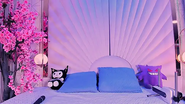 VesperVelvet online show from May 5, 2026, 5:10 am