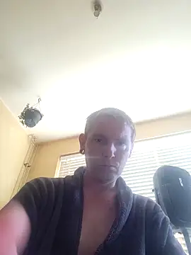 piercingpik online show from April 22, 2026, 10:33 am