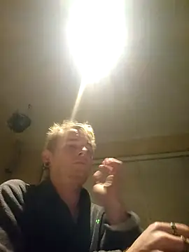 Snapshot of piercingpik chatting on October 28, 2025, 9:36 pm piercingpik online show from October 28, 2025, 9:36 pm