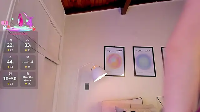 Snapshot of AriaMuse chatting on October 25, 2025, 8:42 pm AriaMuse online show from October 25, 2025, 8:42 pm