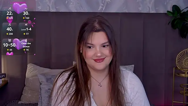 Snapshot of EmilyHyde chatting on November 16, 2025, 8:24 pm EmilyHyde online show from November 16, 2025, 8:24 pm