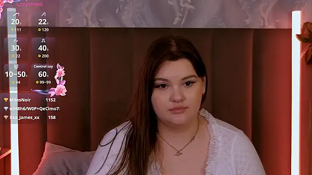 Snapshot of EmilyHyde chatting on May 10, 2026, 3:54 am EmilyHyde online show from May 10, 2026, 3:54 am