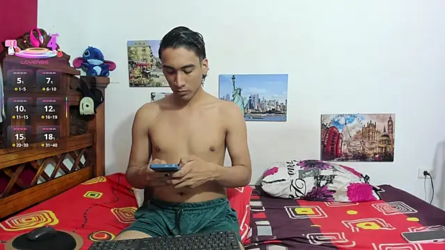 Snapshot of Roxana_Tony chatting on November 30, 2025, 2:45 am Roxana Tony online show from November 30, 2025, 2:45 am