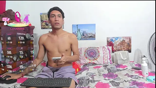 Snapshot of Roxana_Tony chatting on September 11, 2025, 2:11 am Roxana Tony online show from September 11, 2025, 2:11 am