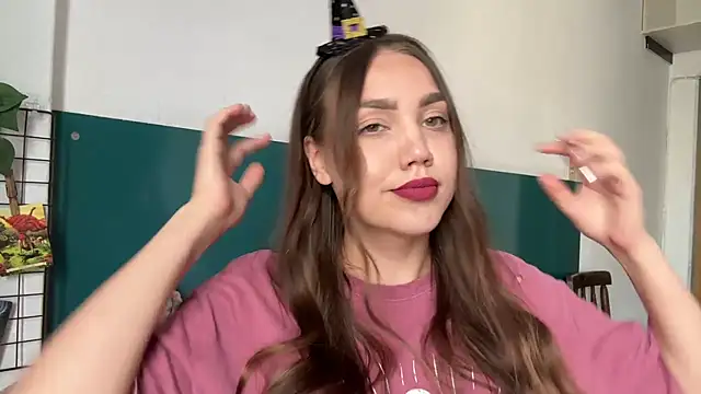 Snapshot of NebulaHaven chatting on October 28, 2025, 6:40 pm NebulaHaven online show from October 28, 2025, 6:40 pm