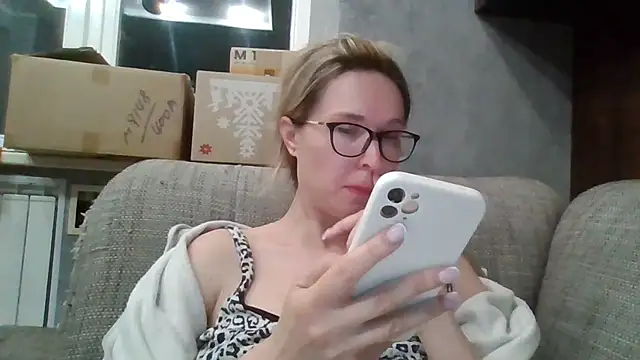 Snapshot of Jugira chatting on June 16, 2026, 9:59 pm Jugira online show from June 16, 2026, 9:59 pm