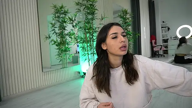 Snapshot of EmmaBlanco chatting on December 2, 2025, 8:21 pm EmmaBlanco online show from December 2, 2025, 8:21 pm