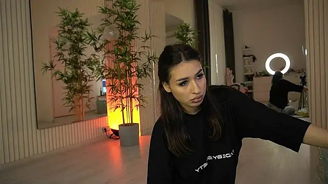 Snapshot of EmmaBlanco chatting on December 4, 2025, 8:08 pm EmmaBlanco online show from December 4, 2025, 8:08 pm