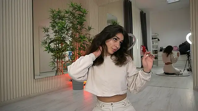 Snapshot of EmmaBlanco chatting on October 21, 2025, 7:24 pm EmmaBlanco online show from October 21, 2025, 7:24 pm