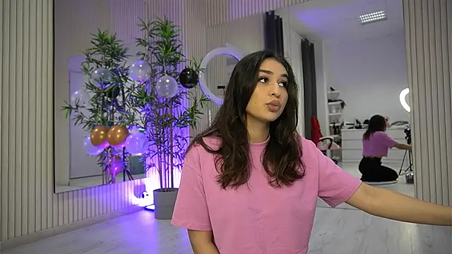 Snapshot of EmmaBlanco chatting on November 13, 2025, 8:13 pm EmmaBlanco online show from November 13, 2025, 8:13 pm