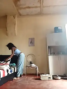 Snapshot of RFeltomWhitJ chatting on November 3, 2025, 5:34 am RFeltomWhitJ online show from November 3, 2025, 5:34 am