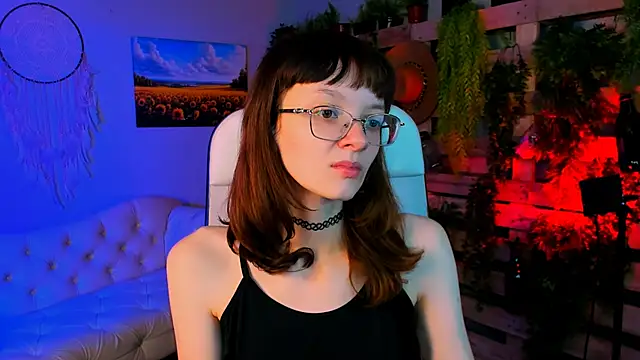 MollyJiggles online show from September 19, 2025, 12:20 pm
