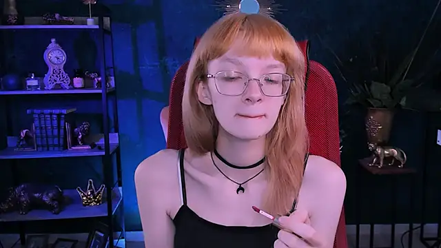 MollyJiggles online show from October 2, 2025, 12:30 pm