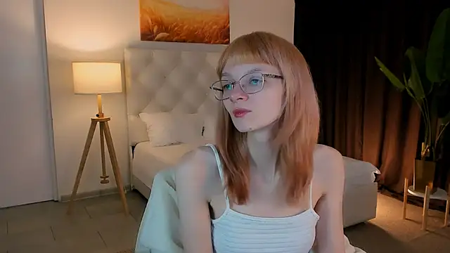 MollyJiggles online show from October 1, 2025, 12:20 pm