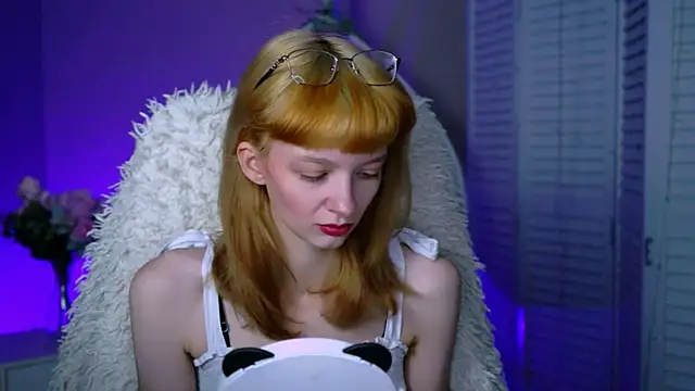 MollyJiggles online show from October 5, 2025, 12:29 pm