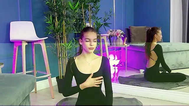 Snapshot of KimmDaviss chatting on November 5, 2025, 9:23 am KimmDaviss online show from November 5, 2025, 9:23 am