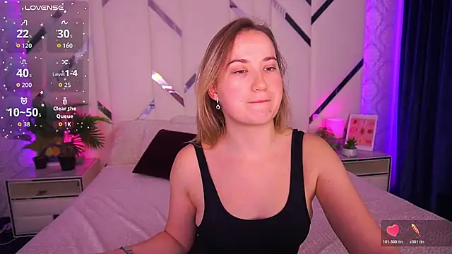 Snapshot of SofieBloom chatting on November 6, 2025, 11:53 pm SofieBloom online show from November 6, 2025, 11:53 pm