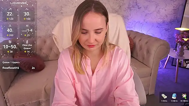 Snapshot of SofieBloom chatting on October 2, 2025, 11:41 pm SofieBloom online show from October 2, 2025, 11:41 pm