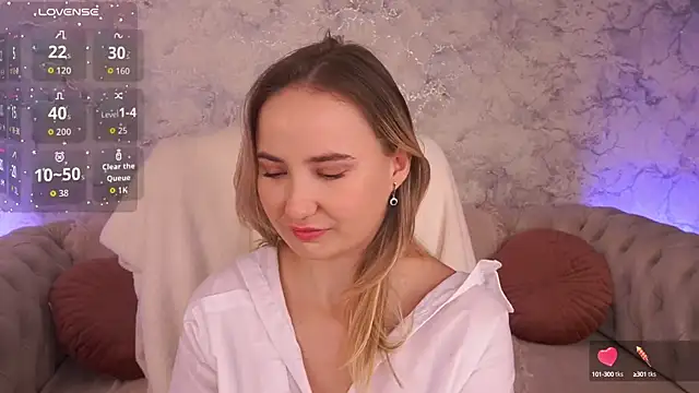 Snapshot of SofieBloom chatting on October 7, 2025, 10:55 pm SofieBloom online show from October 7, 2025, 10:55 pm