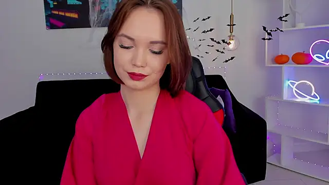 Snapshot of KiraHolli chatting on November 2, 2025, 3:11 am KiraHolli online show from November 2, 2025, 3:11 am