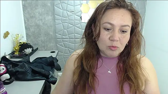 camixxx m online show from November 9, 2025, 12:42 pm