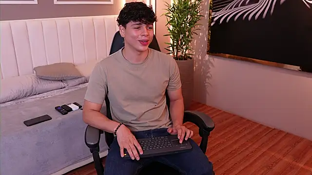 Snapshot of Ethan_occonor chatting on October 24, 2025, 12:42 am Ethan occonor online show from October 24, 2025, 12:42 am