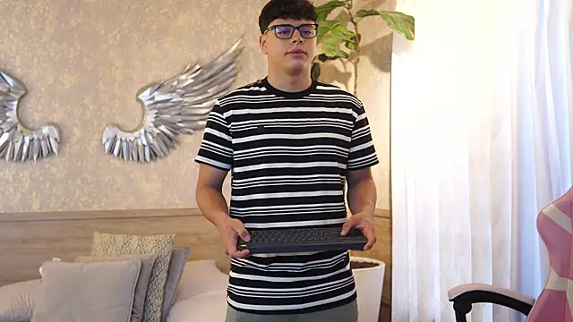 Snapshot of Ethan_occonor chatting on December 3, 2025, 12:26 pm Ethan occonor online show from December 3, 2025, 12:26 pm