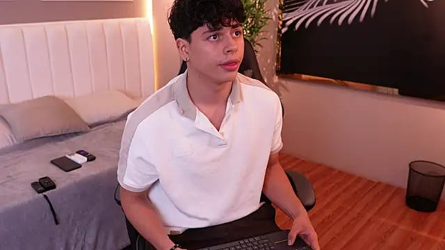 Snapshot of Ethan_occonor chatting on October 21, 2025, 12:11 am Ethan occonor online show from October 21, 2025, 12:11 am