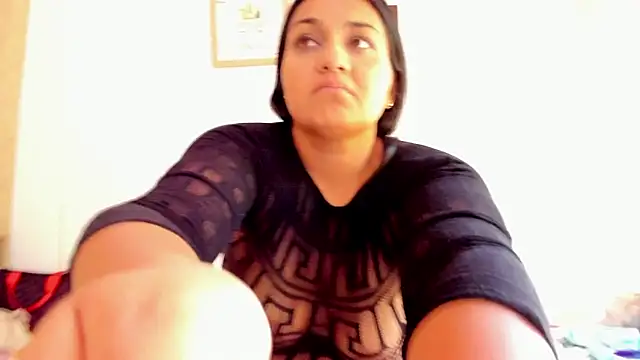 selena jhonson online show from December 17, 2025, 2:11 pm