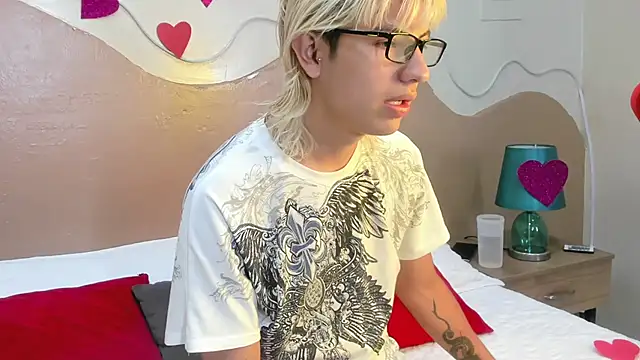 Snapshot of Enrrixxx_ chatting on February 15, 2026, 12:00 am Enrrixxx online show from February 15, 2026, 12:00 am