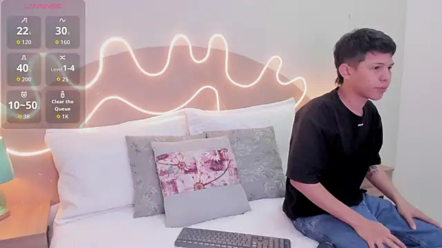 Snapshot of Enrrixxx_ chatting on October 21, 2025, 12:21 am Enrrixxx online show from October 21, 2025, 12:21 am