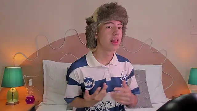 Snapshot of Enrrixxx_ chatting on November 25, 2025, 12:22 am Enrrixxx online show from November 25, 2025, 12:22 am