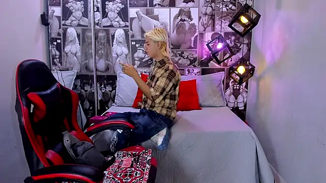 Snapshot of Enrrixxx_ chatting on October 11, 2025, 12:22 am Enrrixxx online show from October 11, 2025, 12:22 am